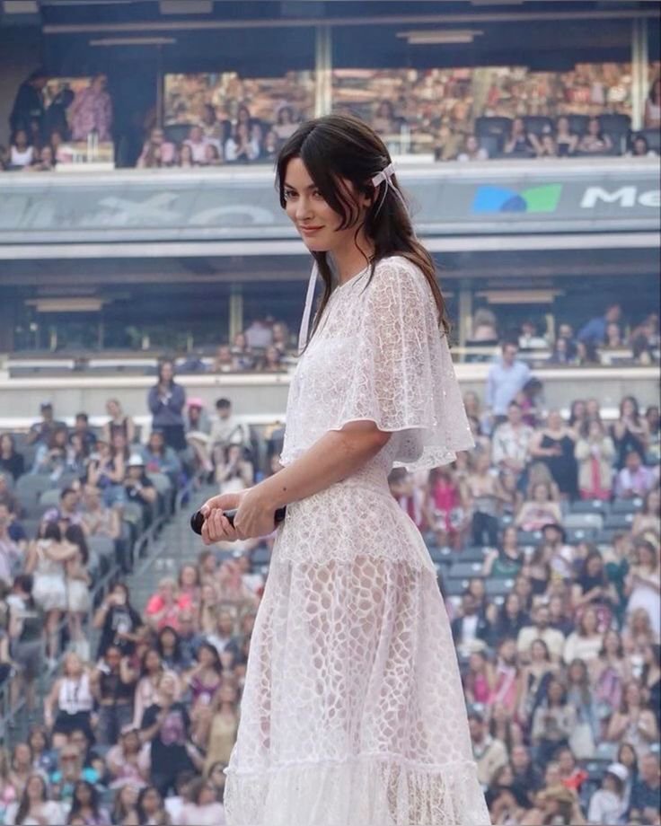 liviabrams's tweet photo. missing gracie wearing this exact dress https://t.co/zcIYVjFRYx