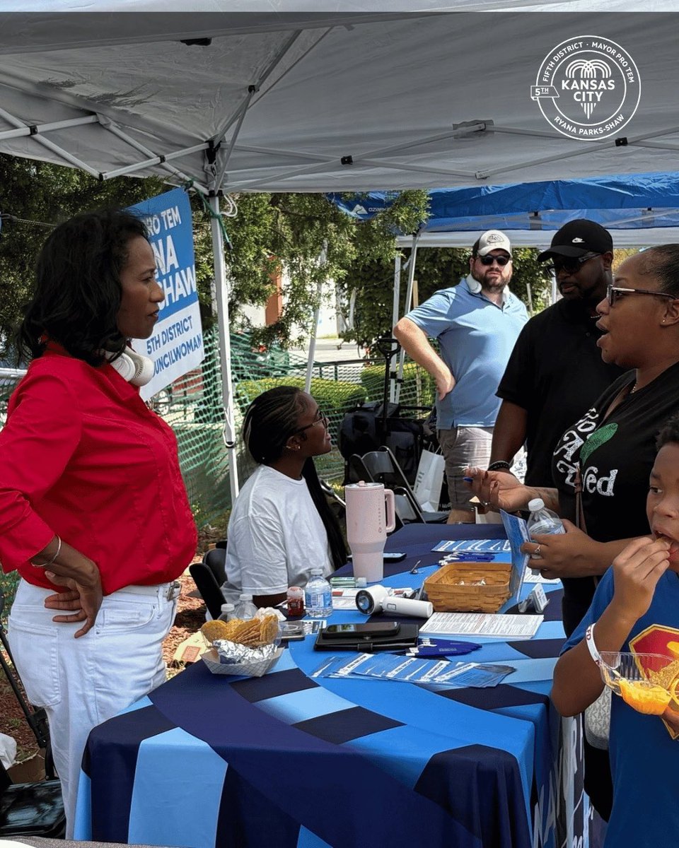 ryanapshaw's tweet photo. A great day with our Kansas City community. ❤️ Thank you to LINC and the many organizations that came together for the 5th Annual Caring Communities Day to support families and strengthen our neighborhoods. https://t.co/KRe1eUgym7