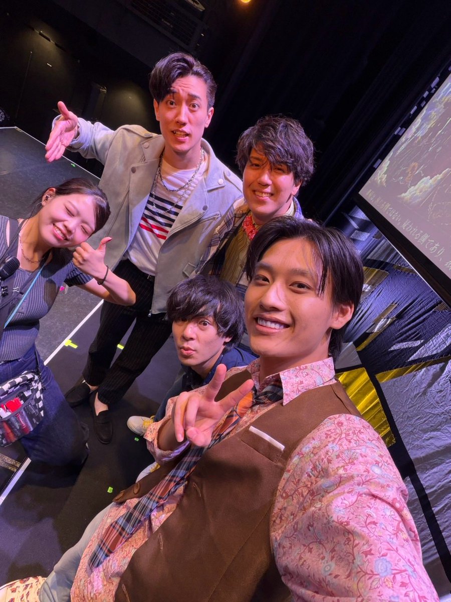 hrn_1004's tweet photo. ケニアから帰国翌日から次の現場の打ち合わせでバタバタ🫠
演出助手兼小道具として参加して駆けずり回った現場が昨日無事千穐楽を終えました㊗️
戦友たちの姿を板の外から見れたのは楽しかったなあ😌💭

今日からは自分の現場の稽古⚔️
切り替えて頑張るぞっ✌️ https://t.co/7CsgzYqdsm