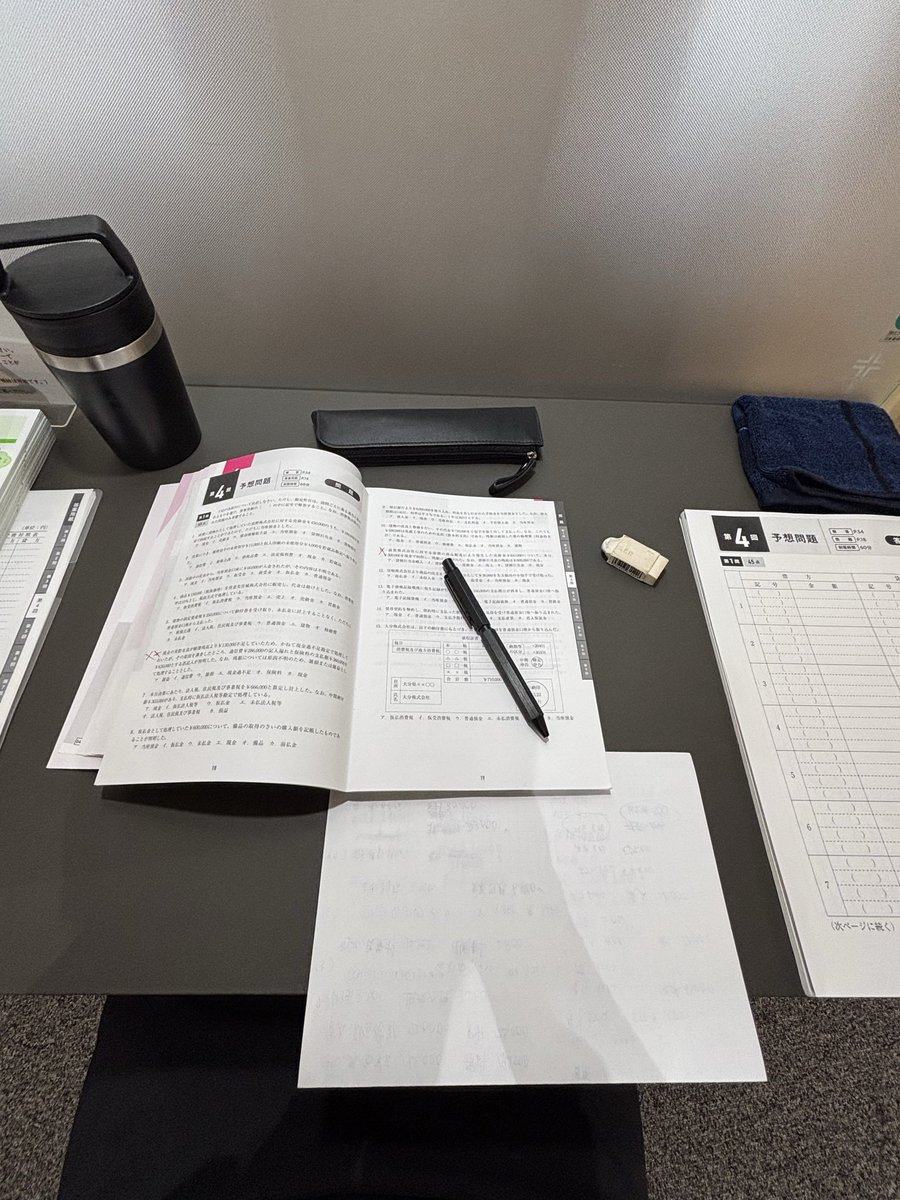 minimalcatlife's tweet photo. 図書館で勉強
習慣になってきて嬉しい https://t.co/Hc3sdTd0NL