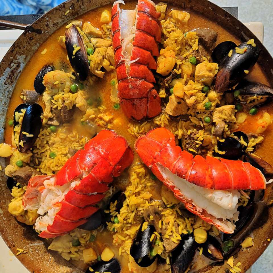OkChernosky's tweet photo. Hoy probé una paella valenciana con mariscos frescos, el sabor del Mediterráneo en cada bocado. Imperdible!， https://t.co/I6pgcdz5Ml