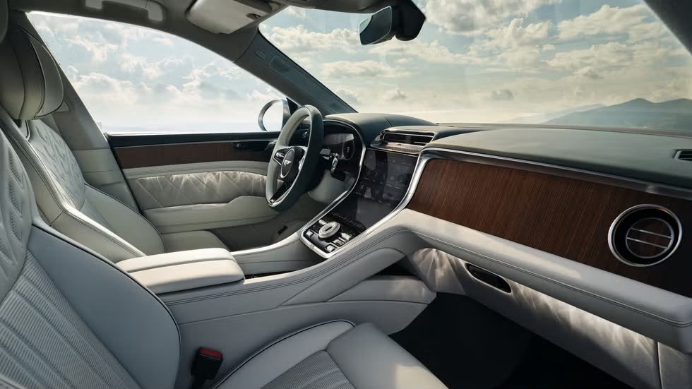 AutosyMas's tweet photo. Bentley presenta el Torcal, su primer vehículo 100% eléctrico en 107 años de historia. El SUV desarrolla hasta 876 hp y 996 lb-pie, acelera de 0 a 100 km/h en 2.8 segundos y tendrá una autonomía estimada de hasta 515 km.
#Bentley #BentleyTorcal #AutosEléctricos https://t.co/xxfjUK4Jt5