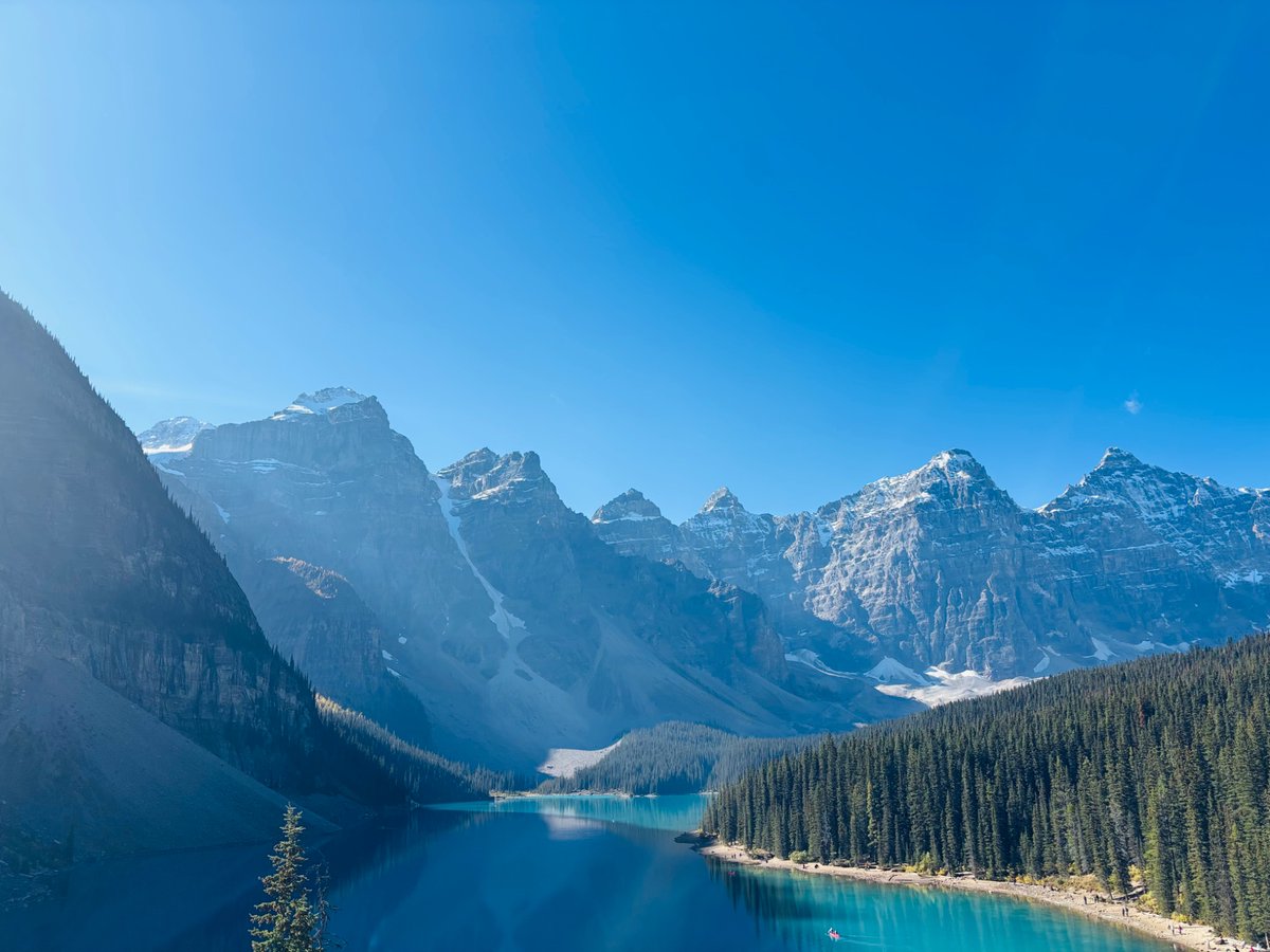 FoxLeung1989's tweet photo. モレーンレイクの青、やっぱり吸い込まれそうなきれ��さでした。3
Moraine Lake’s blue hits different, as always.
#連休 
#旅行　
#カナダ好き
#旅行好きな人と繋がりたい https://t.co/gqe7KFPVBX