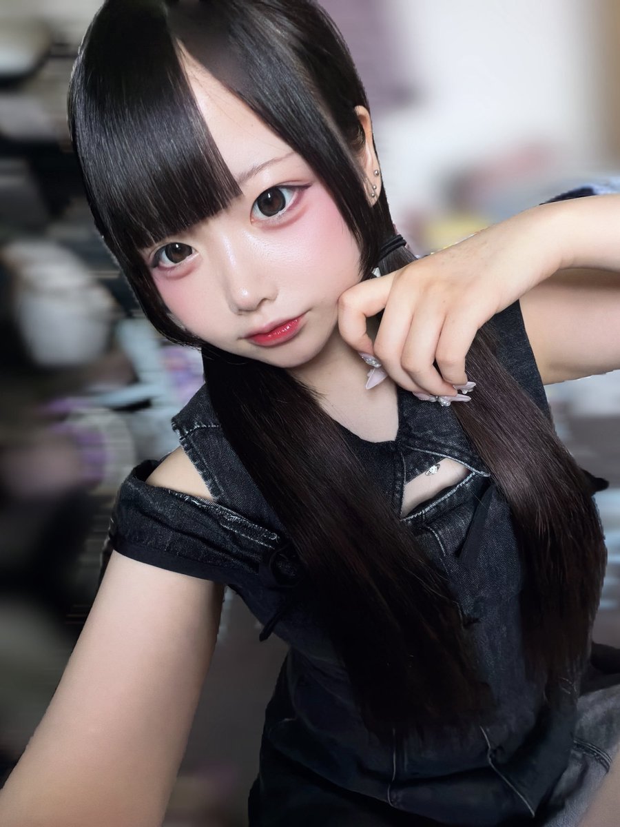 AWelbutrin's tweet photo. ちょっとだけ×××してあげる♡ https://t.co/YVo1mLe2l4