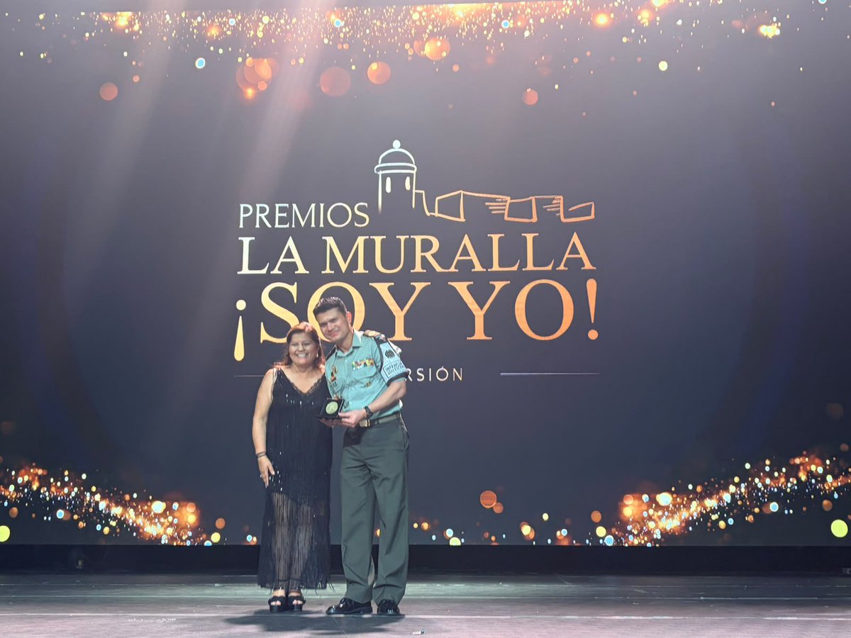 ProteccionPonal's tweet photo. 👏 La Fundación Renacer hace un reconocimiento a la labor de la Policía de Infancia y Adolescencia en la lucha contra la explotación sexual de niños, niñas y adolescentes.

#JuntosPorLaNiñez https://t.co/0grLpyf9aJ
