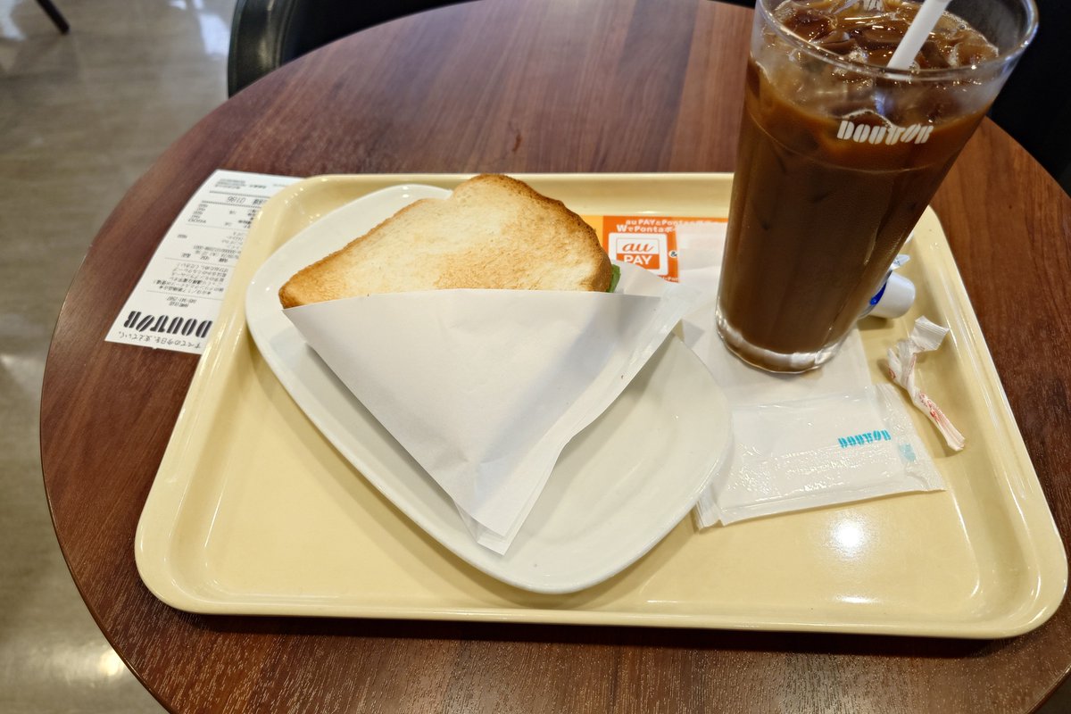 gigo2010's tweet photo. 朝食。アイスコーヒーのLとモーニングのA。 https://t.co/2J5qKGQmKX