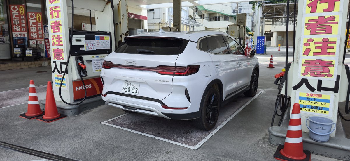 kinutashika's tweet photo. 沖縄でレンタカーを借りたけど、中国車で、大丈夫かよと思ったけど、超性能が良いのにビックリ。高速での走りも良いし、乗り心地も静粛性もレクサスのSUVと変わらない。これもし500万円以内ならバカ売れするのではないか。オレは売れると思うのだけど、、 https://t.co/AfXtpKmP0Y