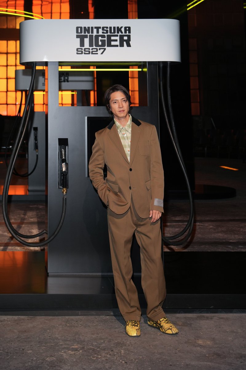 ellejapan's tweet photo. 【2027春夏ミラノフロントロウ速報】#山下智久 さん、#キム・ジェウォン さん、#磯村勇斗 さんらが「オニツカタイガー」に来場！

▼記事はこちら
https://t.co/KEiBhdy5jy

#OnitsukaTigerSS27 #TomohisaYamashita #HayatoIsomura #KIMJAEWONxONITSUKATIGER #KimJaewon https://t.co/RvrQhGMsZO