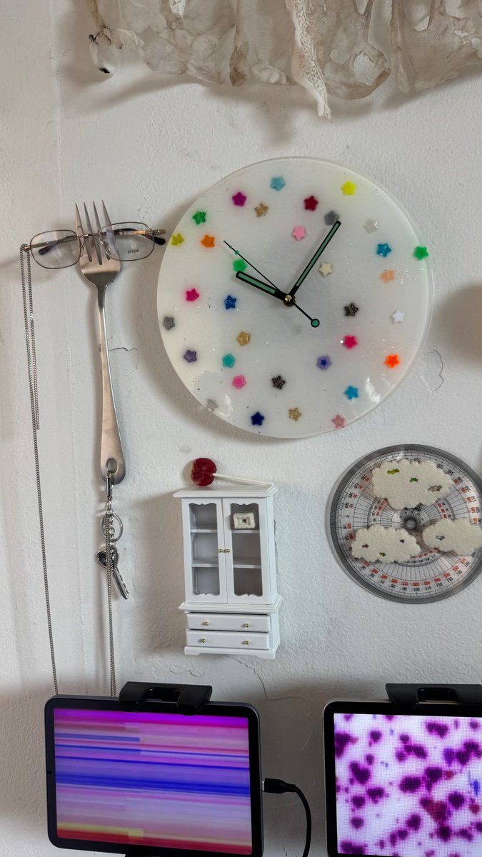 woozenniee's tweet photo. the details of the items in saku's teaser https://t.co/yBcgEnEJjZ