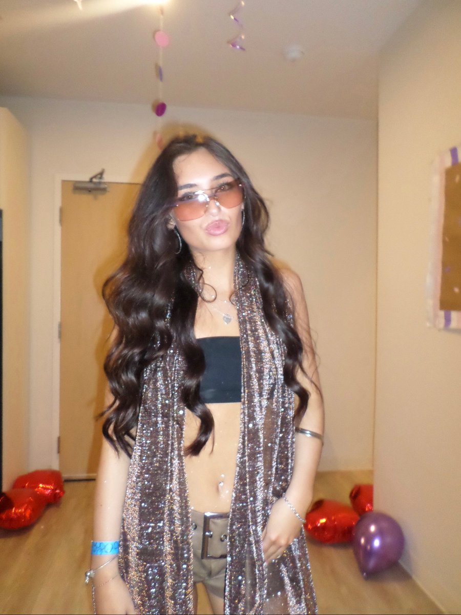 Brookpaigeee1's tweet photo. tonight called for something extraaa💋 https://t.co/PPezivhmQi