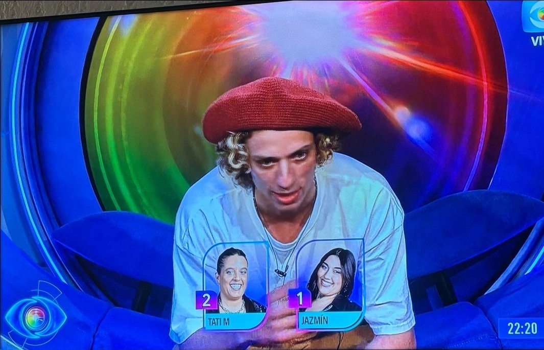 alex4ndr0hhaha's tweet photo. ESTOS 2 GOATS FUERON LOS UNICOS QUE VOTARON A LA ESTAFADORA. 🐐👑
#GranHermanoUY https://t.co/THq5pEyNrr