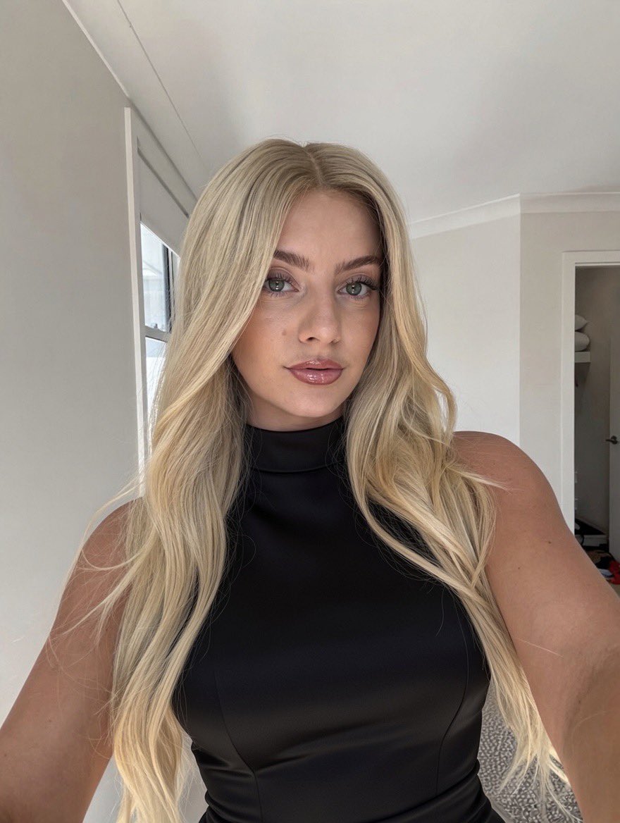 Exquisite_Aubry's tweet photo. Hard month. Still me.🥰 https://t.co/LnEEybxcYD