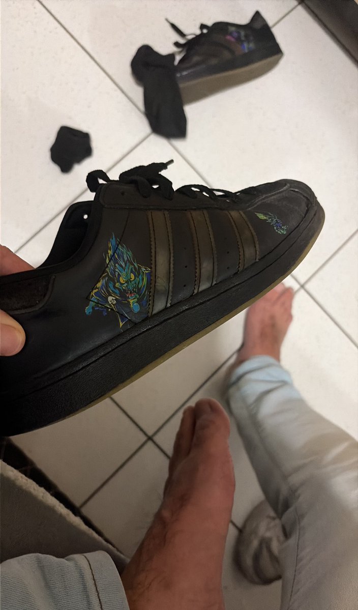 TroyAlpha08's tweet photo. @manstreta Thx! Adidas Superstar X Disney Collectors Edition https://t.co/jFNKFMcWue