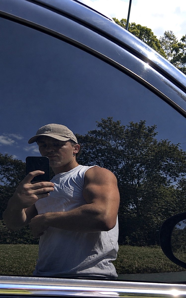 aussiealpha03's tweet photo. Calm pic for today, you subs in love yet? 💪🏽 

Findom Cashmaster Cashgod Ausfindom 
Biceptember https://t.co/XkeyB6R9lF