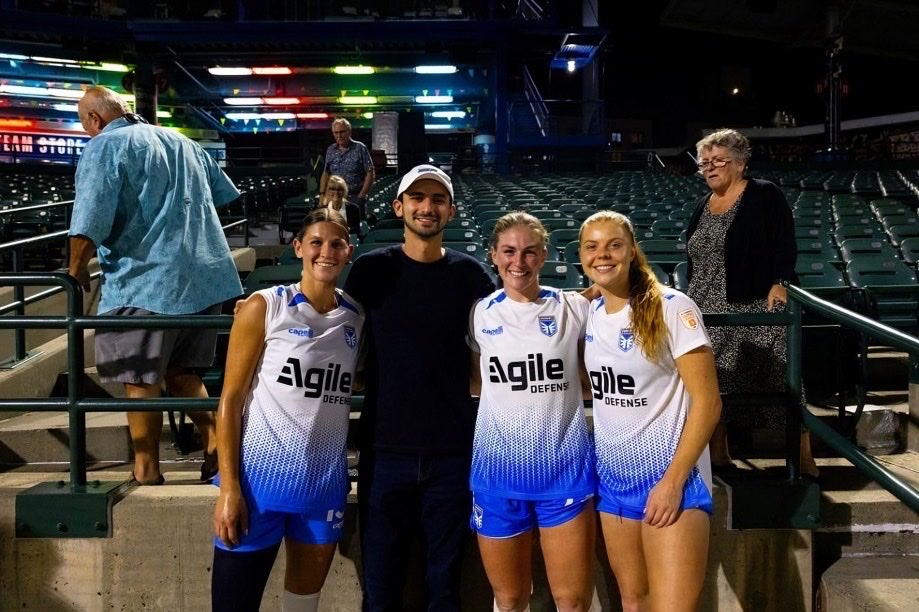 hochbergsm's tweet photo. DC keeps winning ⚡️

Great to catch up with the @DCPowerFC crew after picking up another three points - featuring an @emmajaskaniec goal 😎

Just missing @paigealmendariz! https://t.co/CZ1u6MZ415