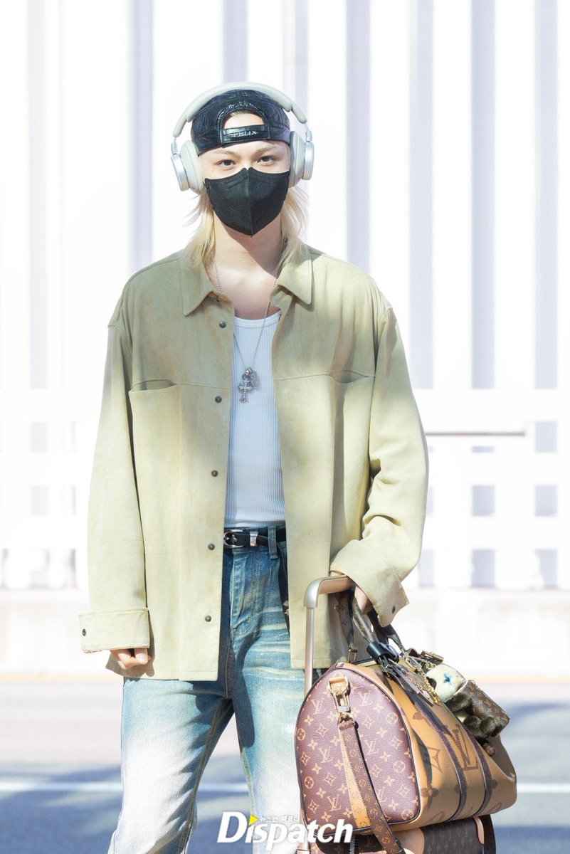 watsonyb66's tweet photo. 용복이 출국 키참
Louis vuitton
LV 오터 파우치 백 참 https://t.co/NwWIIvIDil