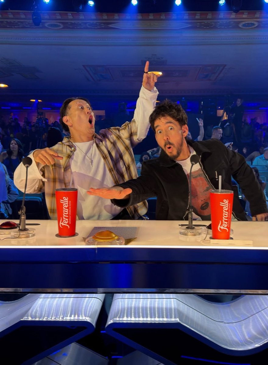 croftvanlaeken's tweet photo. HELLO MY BOYS (Mike is aging in reverse omg??) https://t.co/z82cluUbZN