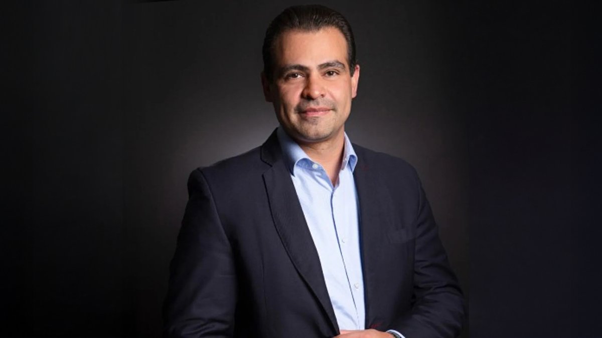 HyundaiMotorMex's tweet photo. Hay un nuevo liderazgo para seguir impulsando el crecimiento de Hyundai en México. 🚙

Carlos Rodríguez Guerrero se incorpora como Director de Ventas, Logística y Red. 🌐

Conoce más sobre su trayectoria y nuevos retos en Hyundai. 👇

https://t.co/llc4zlL7EW https://t.co/xvOyFVdHjF