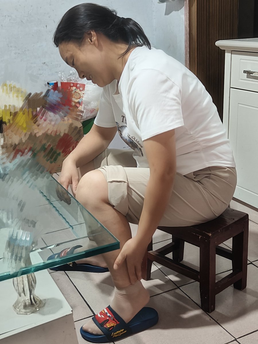 FairuIskandar's tweet photo. #绿母 #绿妈 #出卖 #贡献 #曝光 #羞辱 #社死 #短丝 #舅妈 丑逼老母狗舅妈赵宝珍，臭脚短丝。 https://t.co/tyB1Hen51T