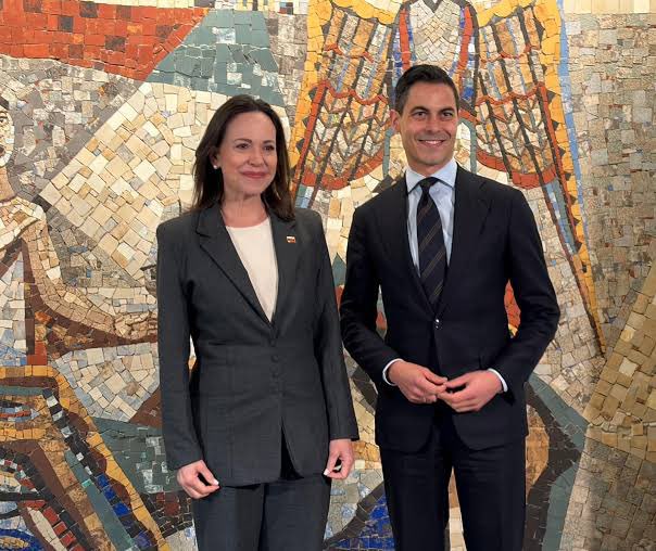 cristiancrespoj's tweet photo. En sus propias palabras Sr. @MinPres: “pero se necesita más, como la liberación de todos los presos políticos, el regreso seguro de los líderes de la oposición y elecciones libres.” Ayer usted negó la entrada a María Corina Machado a Curazao, Bonaire y Aruba, la misma Nobel de La Paz que usted recibió hace pocos meses atrás en Europa.

Y le comento, aún quedan cientos de secuestrados políticos en las mazmorras de Delcy Rodríguez en #Venezuela. Si esto no es hipocresía no sé qué más lo es.