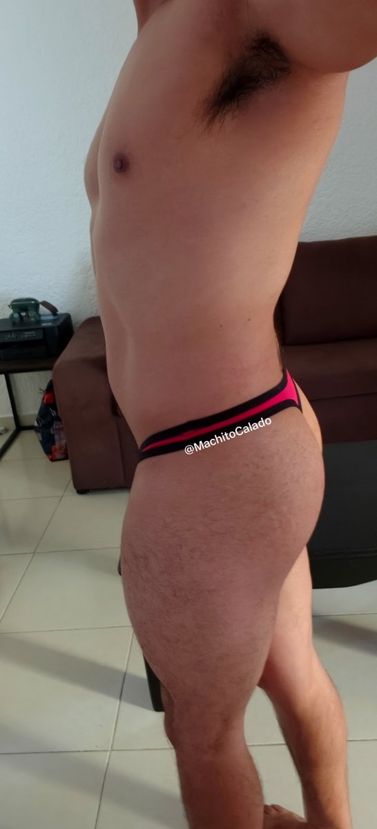HeteroPasivo2's tweet photo. Nada mejor que llegar a casa y quedarse en #tanga #rico #macho https://t.co/GS6Ay5YFqH