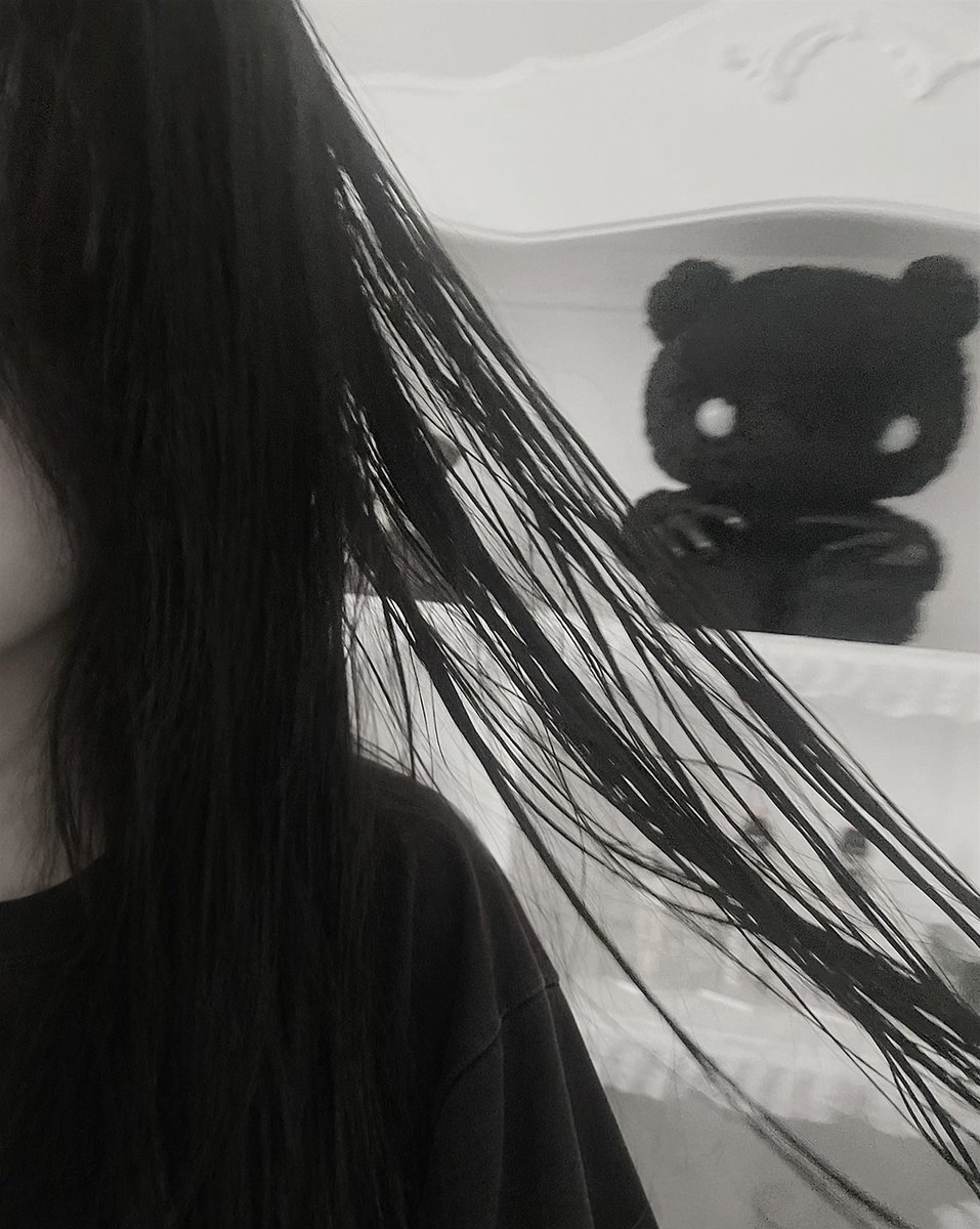 tomie's tweet photo. black https://t.co/jdV2FAQ8RW