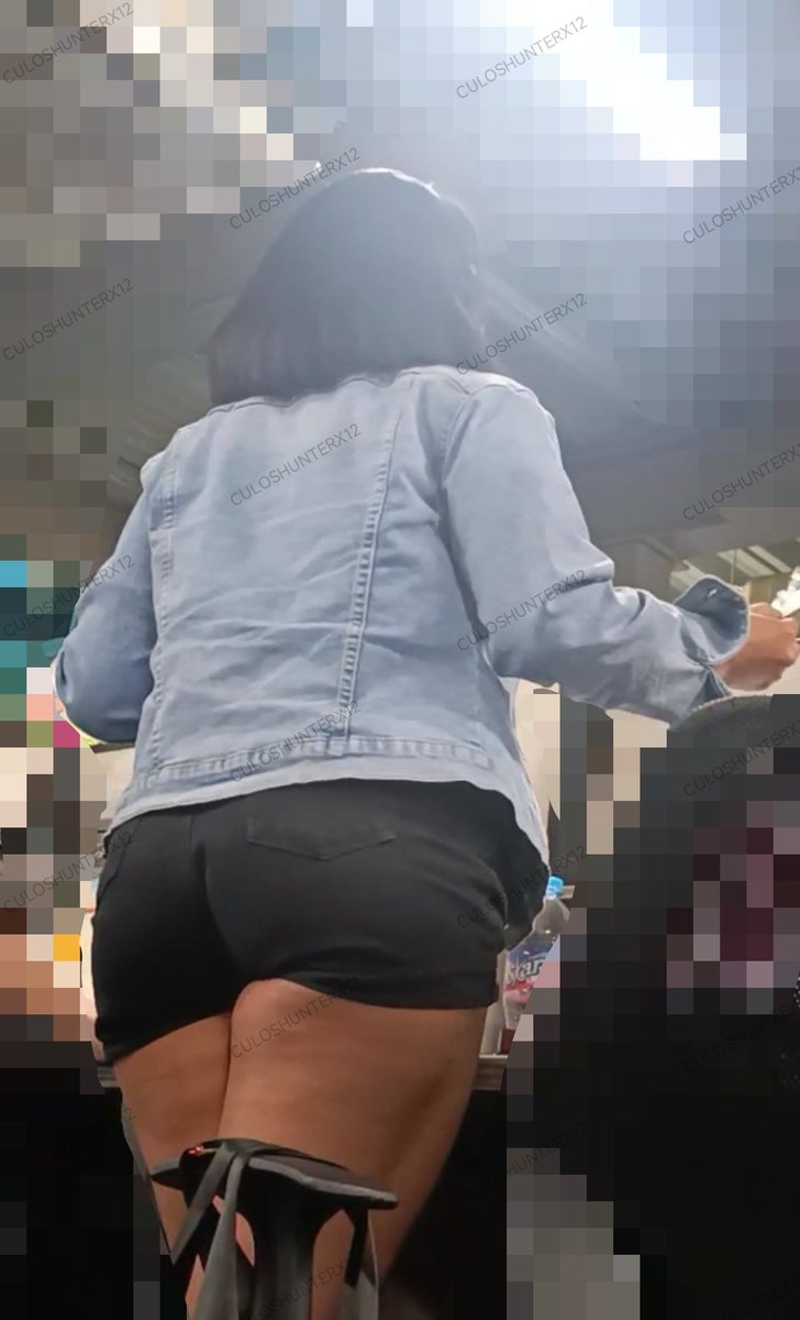 CULOSHUNTERX12's tweet photo. Para este mierculonas que tal esta compañera del jale con puti short. La perra hasta me posaba y yo solo miraba esas nalgas sin disumular...

#mierculona
#puta
#culona
#minishort
#exibida https://t.co/WA3UQFAJoo