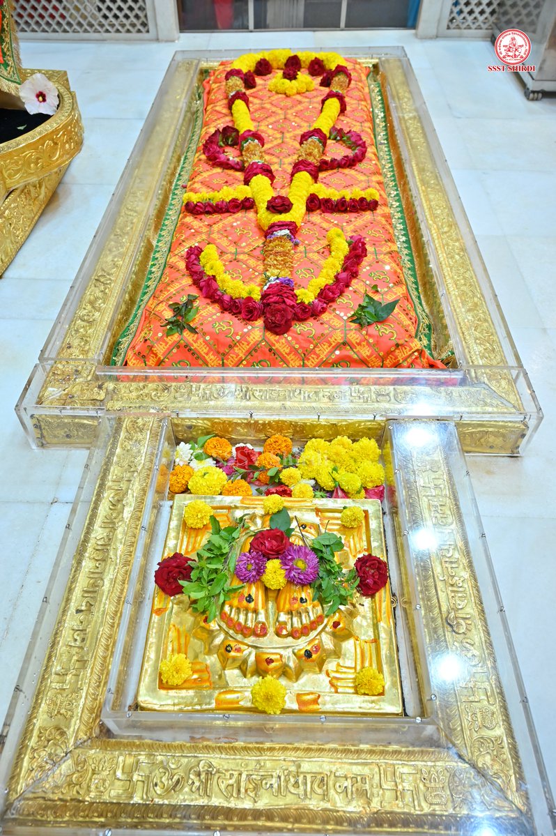 SSSTShirdi's tweet photo. *!! ॐ साई राम !!*
*श्री साईबाबा संस्थान विश्वस्त व्यवस्था,शिर्डी*
*!! ॐ Sai Ram !!*
*Shri Saibaba Sansthan Trust, Shirdi*
≈≈≈≈≈≈≈≈≈≈≈≈≈≈≈≈≈ 
*आरती :-शिर्डी माझे पंढरपुर*
*गुरुवार २४ सप्टेंबर २०२६*  
*Aarti :-Shirdi Majhe Pandharpur*
*Thursday 24 September 2026* https://t.co/VsCNA3Wyze