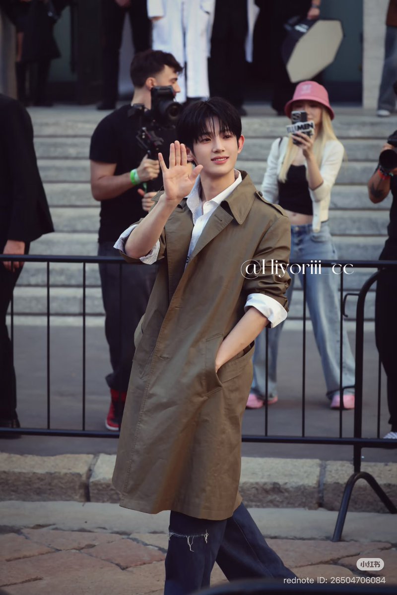 anneloan592's tweet photo. Haiz, I dont know why I love you so much, Park Siwoo ah, but It's raining today and I feel because Saigon is missing you 🥺🥰

SIWOO MILAN FASHION WEEK SS27

#PARKSIWOOxMM6
#PARKSIWOOMFWSS27 https://t.co/VcZmuRTEUI