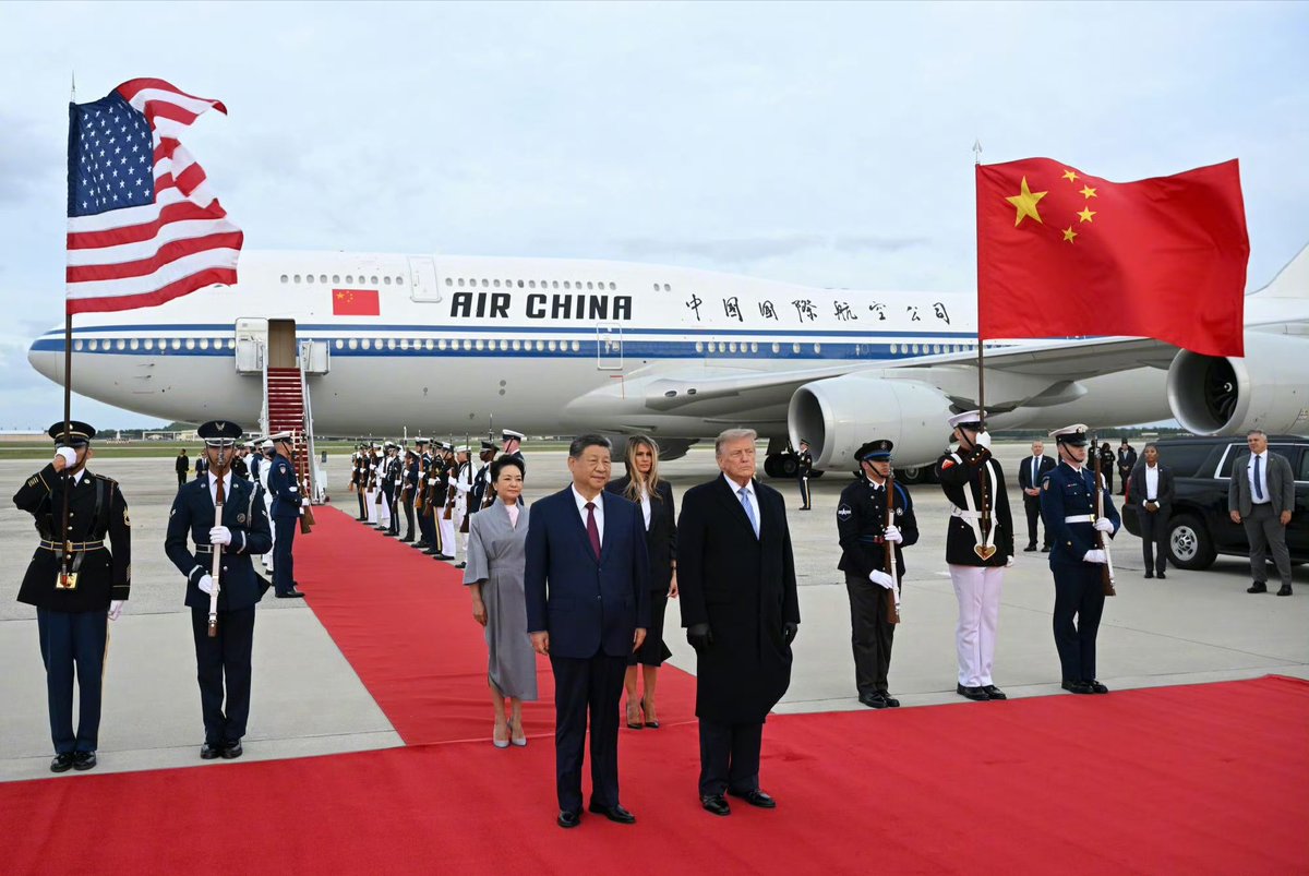 SmileLiulei's tweet photo. 打破美国60年外交惯例，美国总统特朗普迎接中国国家主席习近平。
中国和美国都是伟大的国家，中国人民和美国人民都是伟大的人民。#大国外交 https://t.co/LT8eYtxwg0