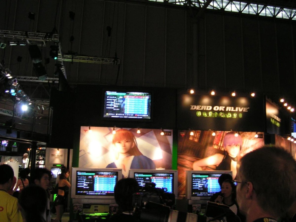 DeoScott's tweet photo. 東京ゲームショウ2004 (TGS2004) における #DOAU のプロモーションブース。
@deadoralivejp @TeamNINJAStudio @koeitecmogames @tokyo_game_show #doa #ゲーム https://t.co/c2Dq4ieAcR