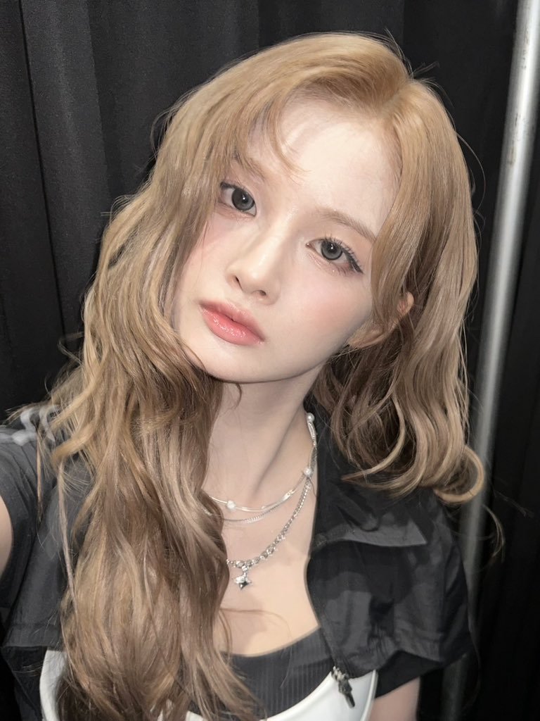 nmixxpics_'s tweet photo. Sullyoon shared that performing their upcoming title track ‘Birthday Wish’ is actually harder than Spinnin' On It

"The song is truly legendary. As for the dance... rather than being physically difficult, there are a lot of chopped-up beats that make it hard. It might feel different for each member depending on their parts, but... I feel that way... I told you too much."