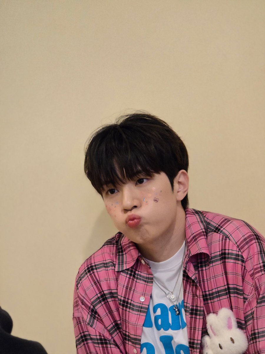 hwengchi_star's tweet photo. 😗😗🫧

#DAILYHWESEUNG #엔플라잉 #유회승 #Nflying #YooHweSeung https://t.co/QHjeuC37h1