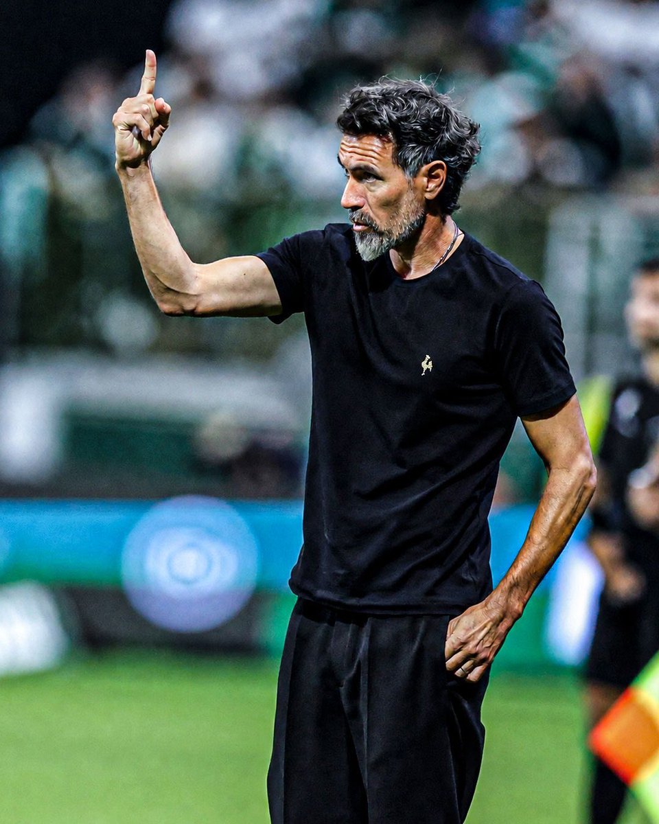 victorbarbuza's tweet photo. ⚠️ Lembrete

O Atlético chega nessa Data FIFA vivo nas Copas e brigando por G5 no Brasileiro principalmente por conta do ótimo treinador que possui. 

Recuperou jogadores e fez atleta nota 6,5 entregar desempenho de nota 7,5.

Eduardo Colhões Domínguez 👍 https://t.co/UxvDH4M2d9