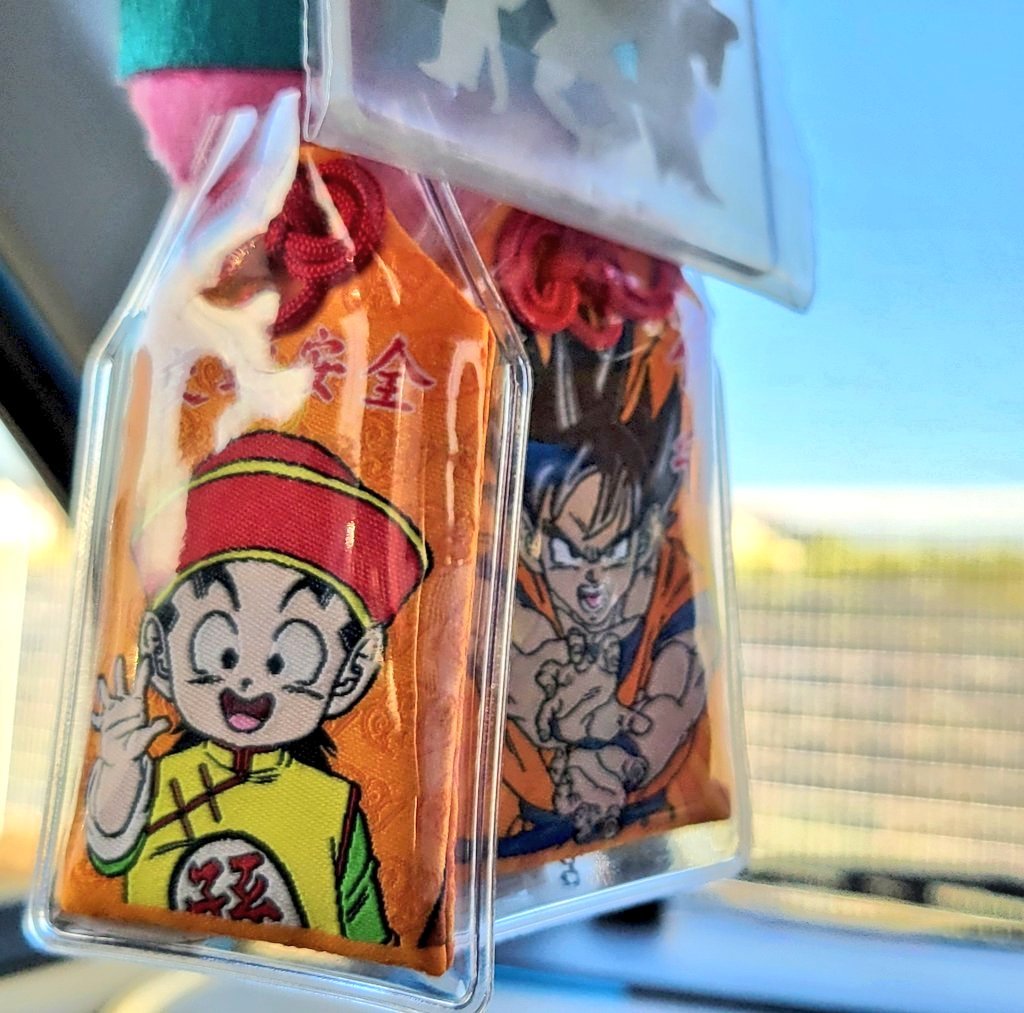 whitemouse_on's tweet photo. 実は今年は 
まだ行けてねぇんだよなぁ…

知られてるようで実は知られてない DRAGON BALLの刺繍の
お守りが 存在することを…

身体健康も交通安全も
孫悟空や孫悟飯にお願いすれば
バッチリさ！！

気になったヤツは ぜひ
チェックしてみてくれよなッ！！

[守] https://t.co/uV5WprWq8T
