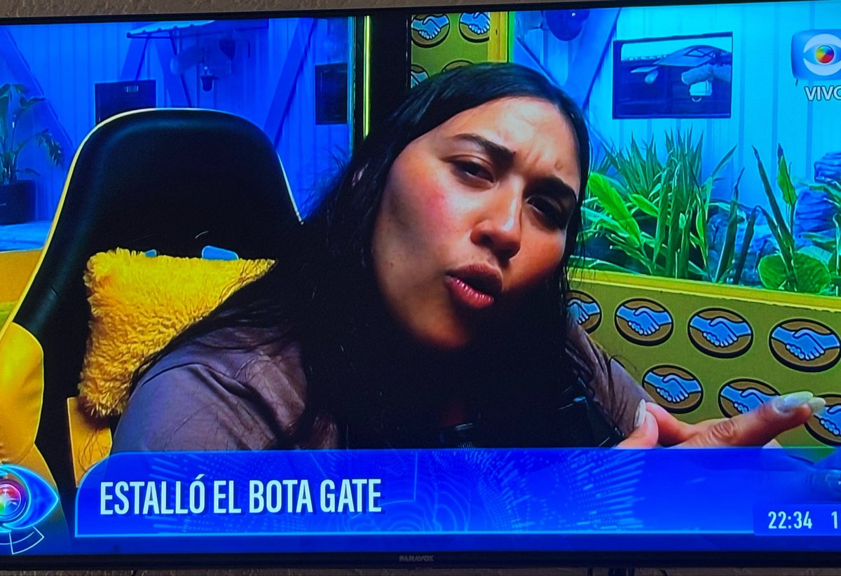 AndresAngelone's tweet photo. “Quien habrá sido???” jajaja

TE AMAMOS REINA 

#GranHermanoUy https://t.co/PoyAejrCPs