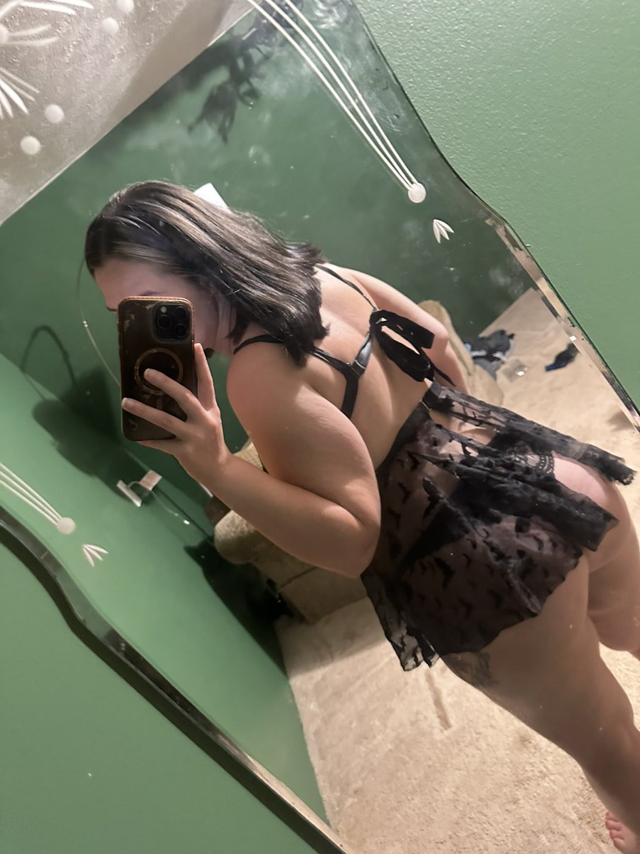 Desirae_02's tweet photo. Goodnight 😘 https://t.co/IF69g9cfhP