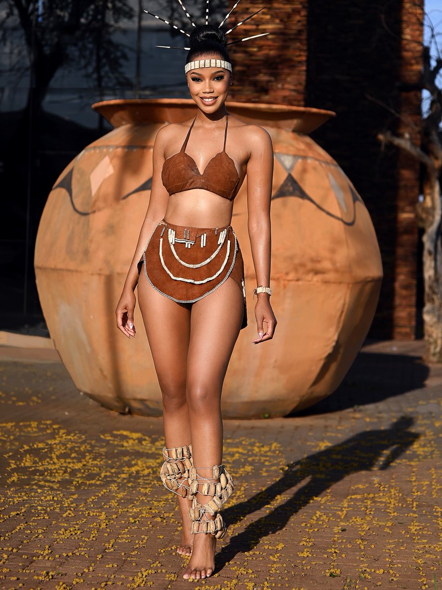 Goetsimang4's tweet photo. Kgarebe ya motswana ❤️, Mmalebopo.

 Miss universe Botswana Dabilo moses
Is absolutely breathtaking in her latest pictures, this is masterclass in purpose, power and high fashion... ke morata down 🥺❤️. https://t.co/aiND0SlPum