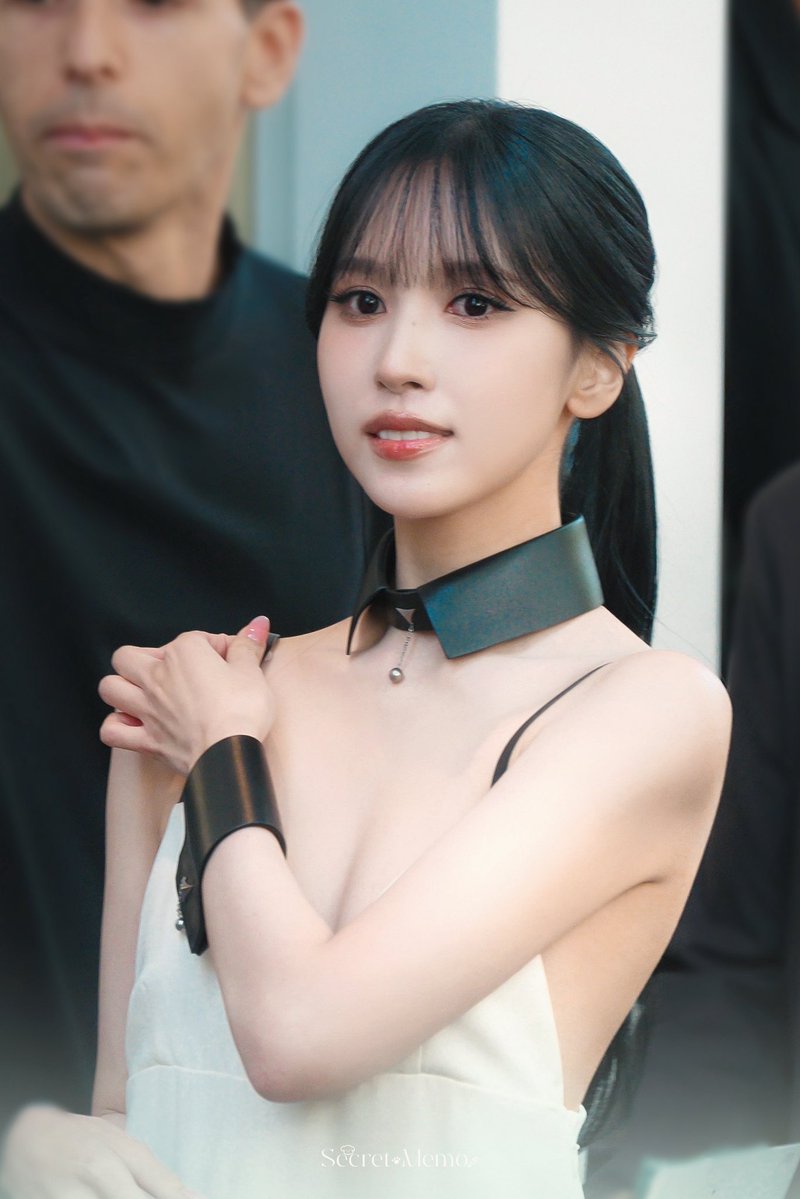 secret_memo901's tweet photo. 260923 Fendi
Selenophilia.

#FendiSS27 #FENDIxMINA 
#TWICE #트와이스 #トゥワイス
#MINA #미나 #ミナ https://t.co/6jQSGys9yy