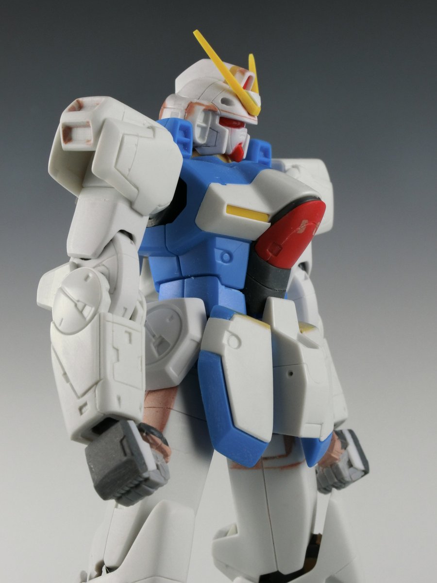 KuWa0511's tweet photo. Vガンダムが盛り上がってて見てて楽しいなぁ

HGUCはなかなか手の入れがいのあるキットで、上腕～肘、腰サイドをV2からもってきたり、フトモモは一体化とあわせてキットの(あまり？)ポリボールをモモ側に埋め込んだり、全体的にエッジを削りおとしたり

当時の作例ですが参考になれば

#Vガンダム https://t.co/H5XZ4Z0qyA