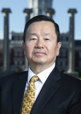NizNellie3's tweet photo. 🚨  The University of Missouri is currently fleecing all American taxpayers for $237 MILLION in federal funding.

Their president, Mun Choi, is allowing a trans student to walk around campus glorifying the assassination of Charlie Kirk. 

This particular student is now on video publicly stating that it's perfectly fine to murder Republicans for having a different opinion.

President Mun Choi's yearly compensation is $1,073,804. That's roughly $89K a month that he's raking in.

Fun fact about President Choi: In 2019 when Senator Josh Hawley began scrutinizing the CCP-linked Confucius Institute at the University of Missouri, raising national security concerns about espionage, President Mun Choi refused to cooperate or cut ties with China.

Assassination culture is being normalized on American campuses, especially in deep-red states. 

Our Department of Education continues to funnel taxpayer dollars to the institutions that allow it to flourish. 

H/T @Poteet05_MIZ for the photo of the unhinged student who desperately needs mental help.