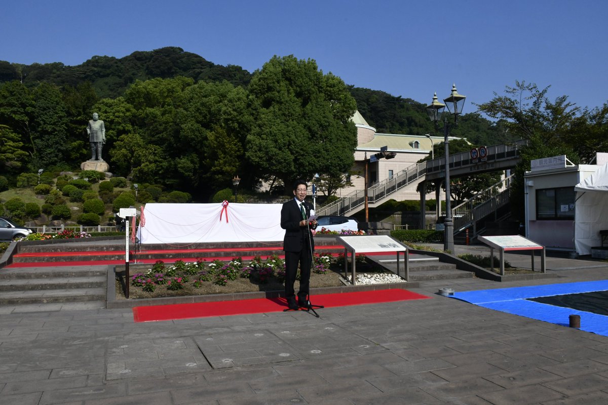 kagoshimacityPR's tweet photo. 【西郷隆盛没後150年まであと1年！】
本日(9月24日)、鹿児島商業高等学校の生徒と地元クリエイターが連携して制作したカウントダウンボードの除幕式を行いました！
今後も、さまざまな角度から、西郷さんと鹿児島の魅力を再発見できる取り組みを展開します✨ https://t.co/D7wfZHRBQQ