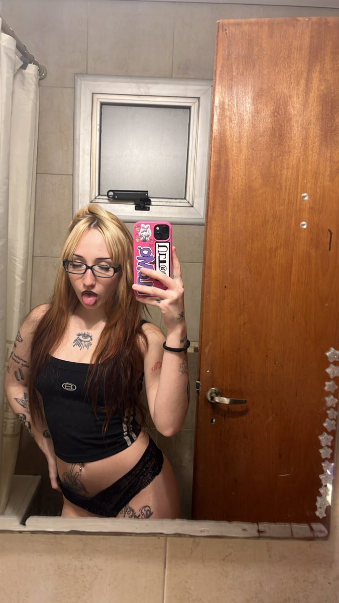 EllaCollinsxo's tweet photo. am i a bathroom siren now lol https://t.co/8FQrdkvgWe