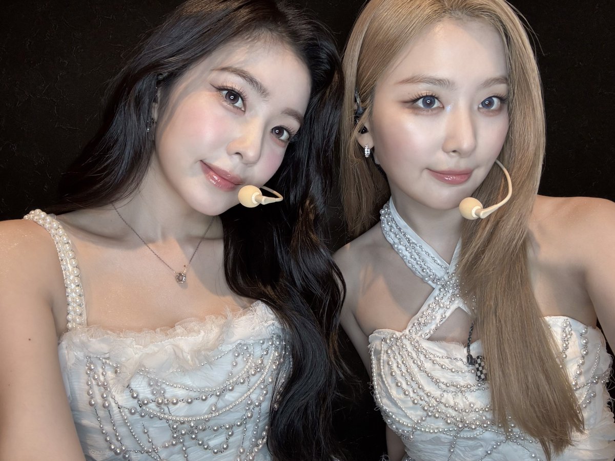 kaerubae's tweet photo. อาซึลคือยืนห่างกันขึ้นเรื่อยๆเลย😭💔 https://t.co/E2TUaKPVPS