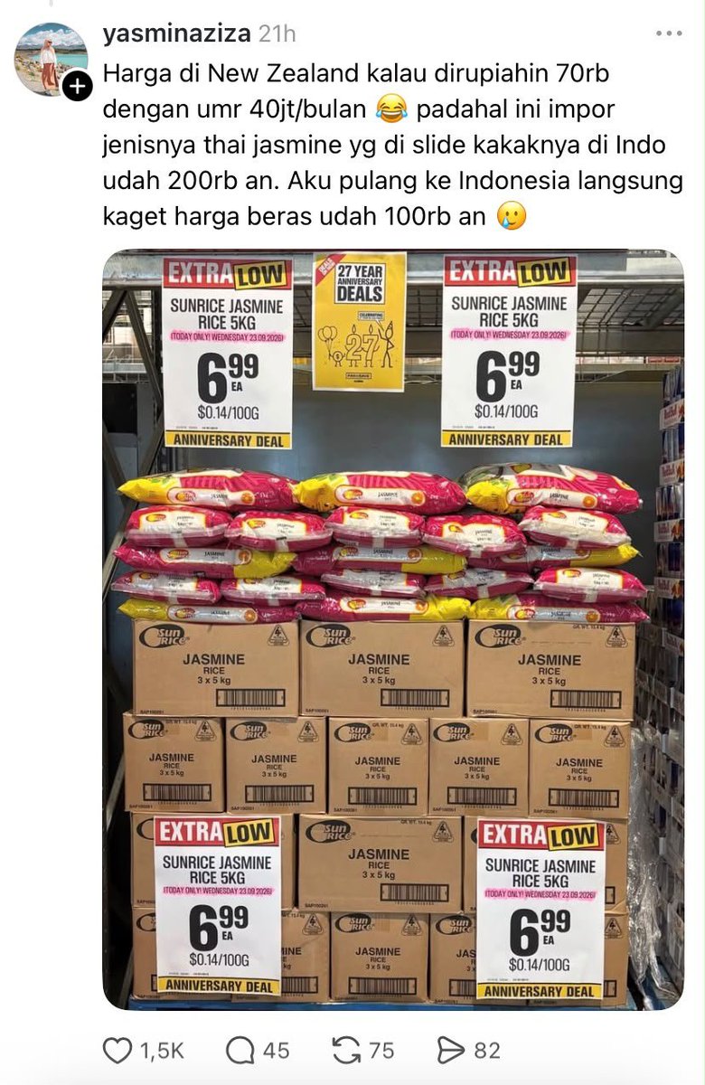 LambeSahamjja's tweet photo. keheranan netizen soal harga beras di new zealand sama indonesia:
- beras sunrice jasmine 5kg di new zealand cuma 70rb kalau dirupiahin
- padahal itu beras impor thai jasmine
- di indo jenis yg sama udah 200rb an
- pas pulang ke indo doi kaget harga beras lokal aja udah 100rb an
- dia bandingin sama umr new zealand yg 40jt sebulan jadi keliatan murah banget
