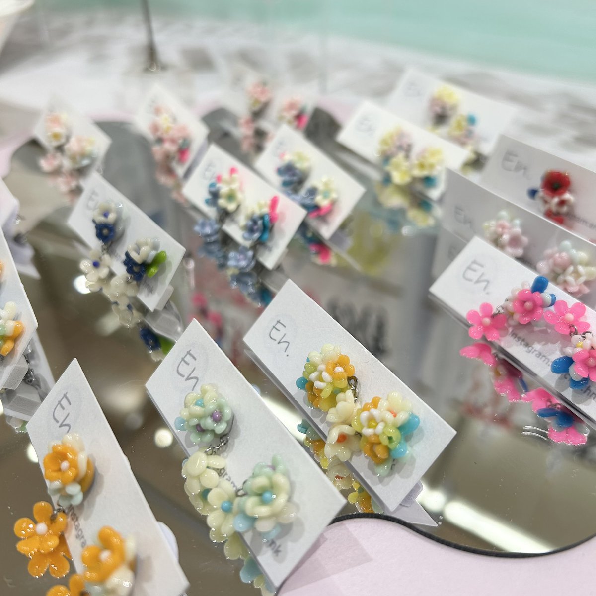 En__clay's tweet photo. おはようございます*･゜ﾟ･*:.｡.

神戸のかわいい雑貨屋さんマルシェ
スタートしました
今日から29日までよろしくお願いします♡ https://t.co/sLfbTJgmSk
