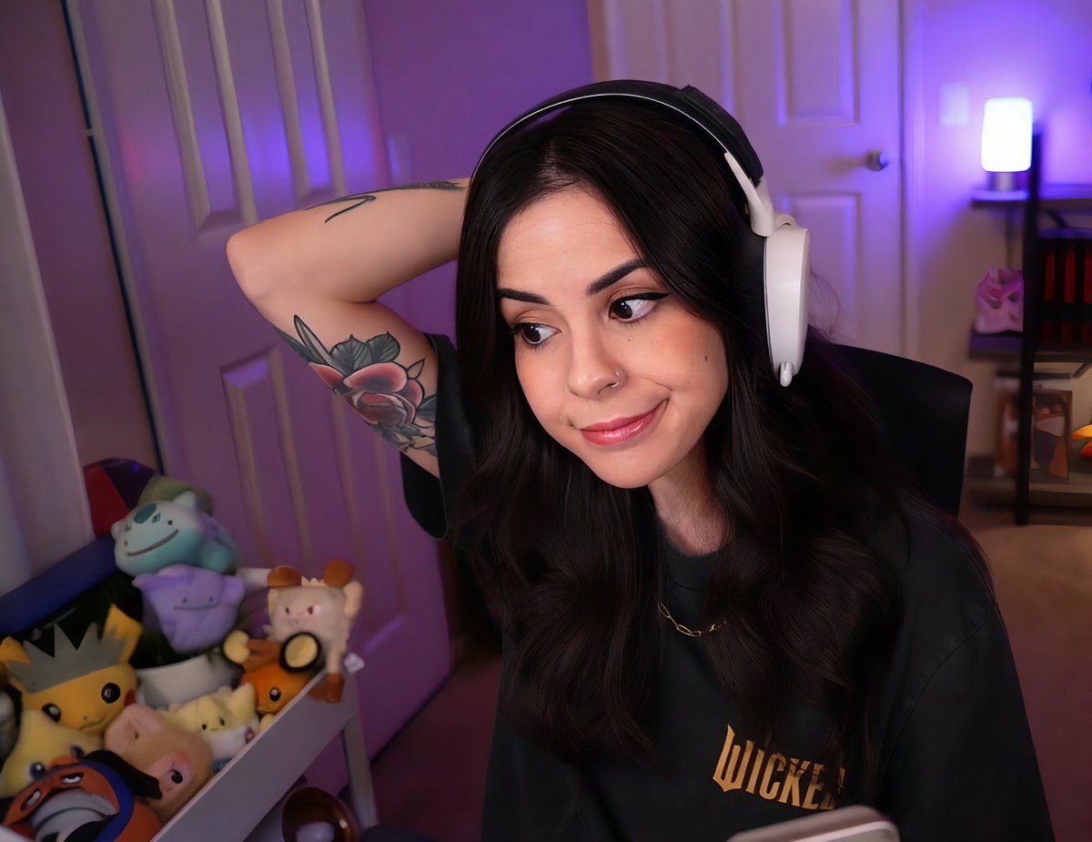 LunityHUB's tweet photo. She's just the prettiest around #Lunity #Twitch #YouTube https://t.co/LS8niji7pP