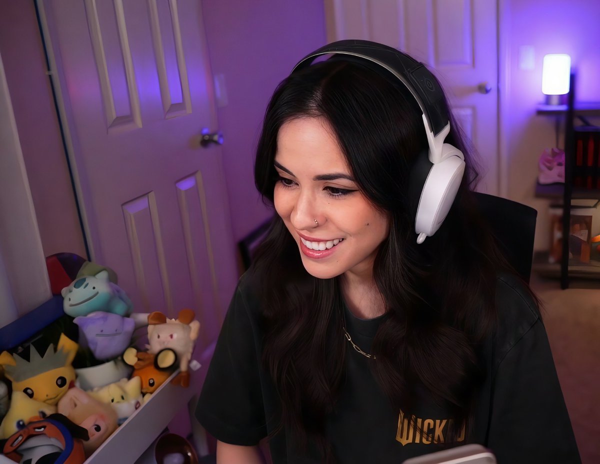 LunityHUB's tweet photo. She's just the prettiest around #Lunity #Twitch #YouTube https://t.co/LS8niji7pP
