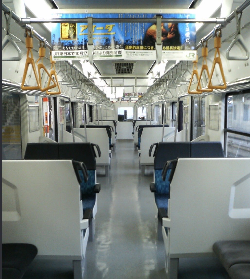 adriansyahyasin's tweet photo. Nah ya ternyata kereta ini yang menjadi salah satu bahan diskusi rencana KRL yang akan di beli

JR 209 ini adalah seri kereta yang saat ini masih beroperasi di beberapa lintas JR East seperti Narita Line yang saya berkesempatan coba saban hari

Belum diketahui pasti tentunya kereta mana yg akan dibeli, tapi kalau yg ini yg dibeli menarik juga karena ada bagian kereta yang kursinya hadap hadapan