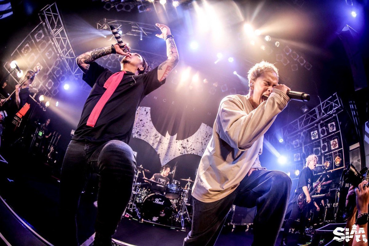 SiM_Official's tweet photo. "HOOMAN AFTER ALL WORLD TOUR" -KiCK OFF SHOWS-
at 福岡DRUM LOGOS

ありがとうございました！

Photo by @kouhey0622 

#SiM
#SiM7th
#SiMねこ盤
#HOOMANAFTERALL https://t.co/SXzNWhSecx